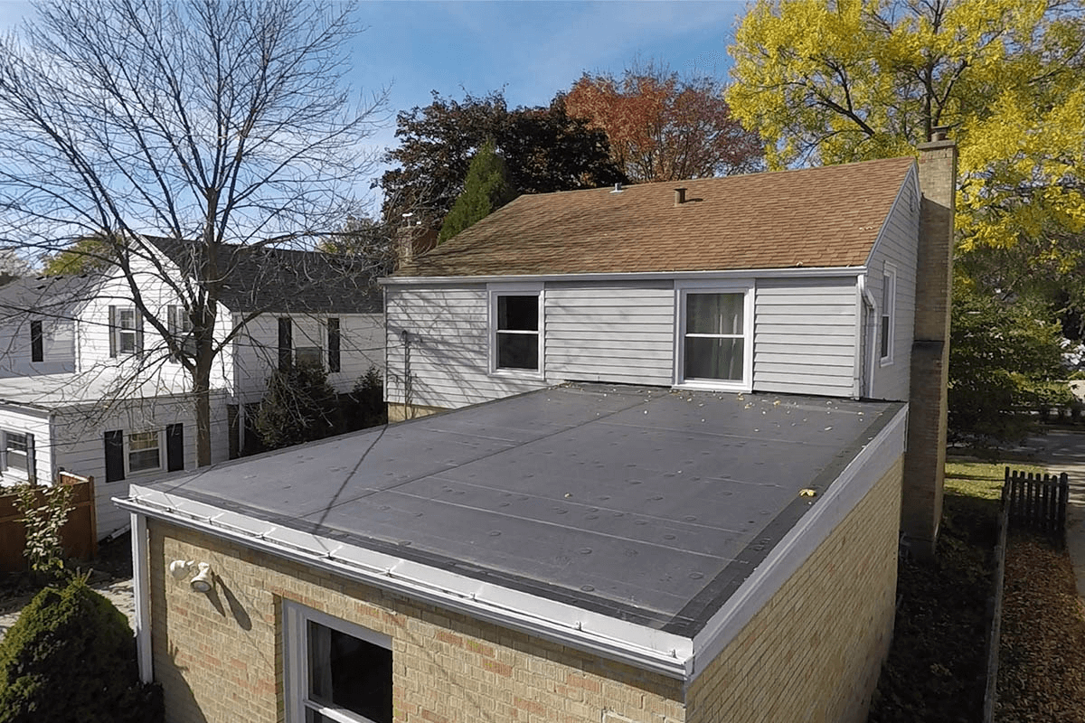 Flat-Roof-On-Site-Inspection-Before-Installation-or-Repair