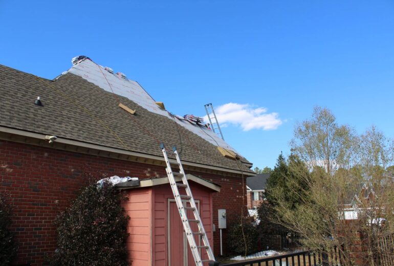 Asphalt Shingles vs Metal Roofs